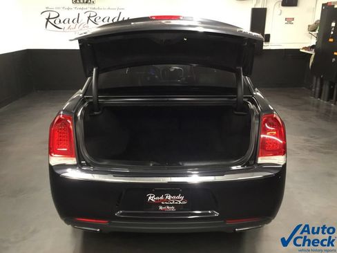 Used 2017 Chrysler 300 C AWD/4WD image 12