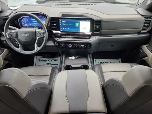 Used 2024 Chevrolet Silverado 2500 ZR2 w/ Technology Package image 16