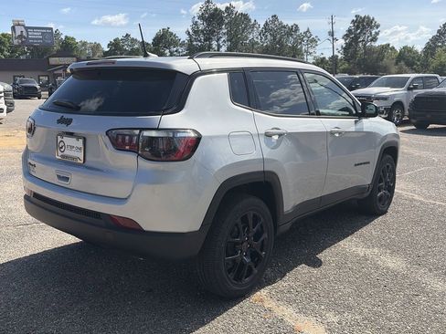 New 2026 Jeep Compass Latitude image 7