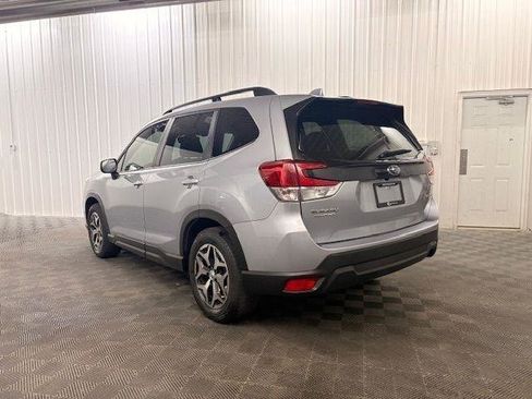 Used 2020 Subaru Forester Premium image 3