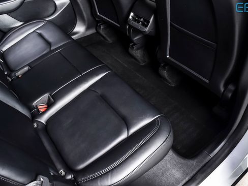 Used 2022 Tesla Model Y Performance image 19