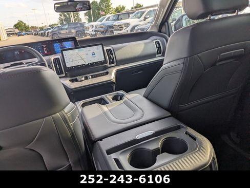 Used 2025 Ford Expedition Max Active AWD/4WD image 13