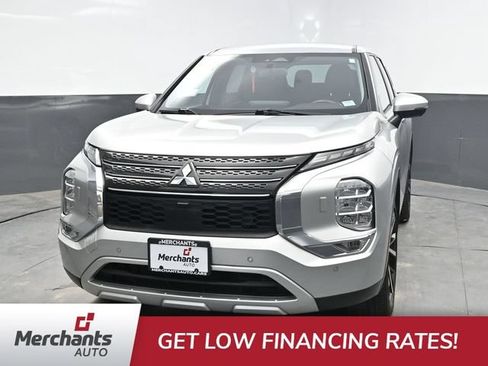 Used 2024 Mitsubishi Outlander SE AWD/4WD image 2