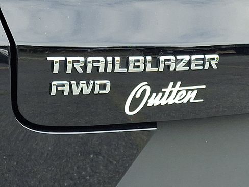 Used 2025 Chevrolet TrailBlazer LT AWD/4WD image 30