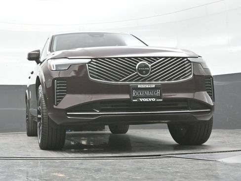 Used 2025 Volvo XC90 B5 Ultra AWD/4WD image 24
