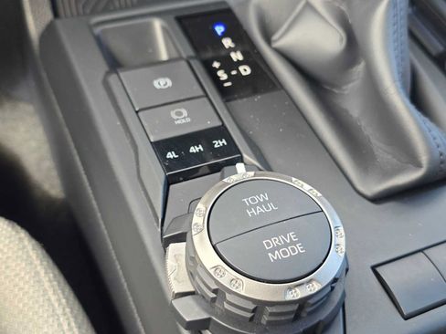 Certified 2025 Toyota 4Runner SR5 AWD/4WD image 30