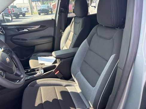 Used 2025 Chevrolet TrailBlazer LT AWD/4WD image 13