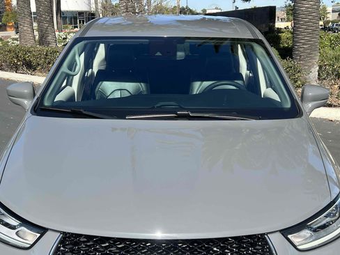 Used 2022 Chrysler Pacifica Touring-L image 64