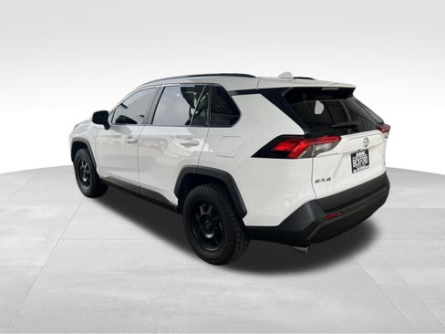 Used 2021 Toyota RAV4 LE AWD/4WD image 8