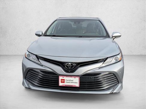 Used 2020 Toyota Camry XLE image 2