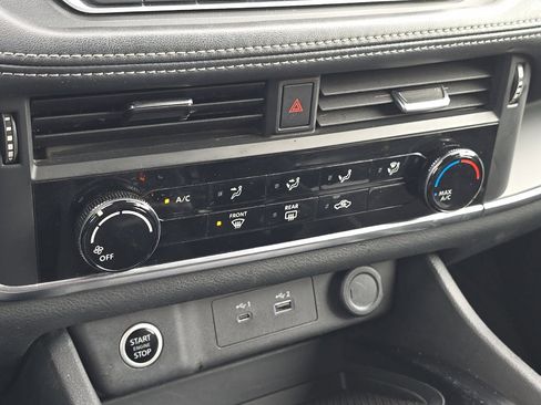 Used 2023 Nissan Rogue S image 21