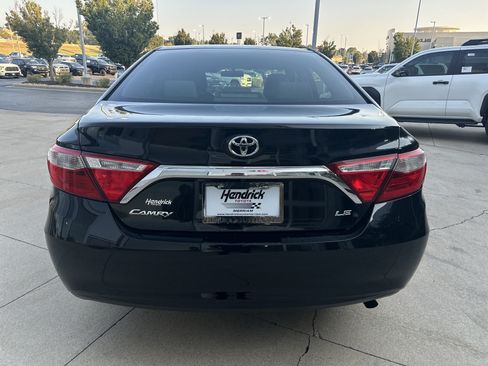 Used 2017 Toyota Camry LE FWD image 8