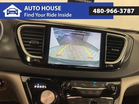 Used 2024 Chrysler Pacifica Touring-L image 30