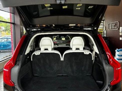 Used 2020 Volvo XC90 T5 Momentum w/ Protection Package Premier FWD image 13