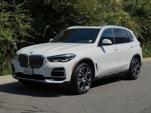 Used 2023 BMW X5 xDrive40i w/ Parking Assistance Package image 26