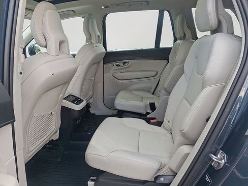Used 2020 Volvo XC90 T6 Momentum image 8