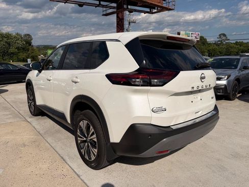 Used 2023 Nissan Rogue SV FWD image 9