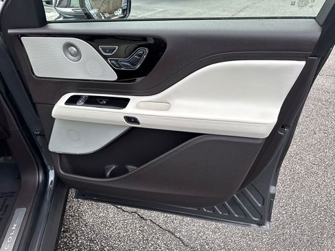 Used 2021 Lincoln Aviator Black Label w/ Class IV Trailer Tow Package image 14