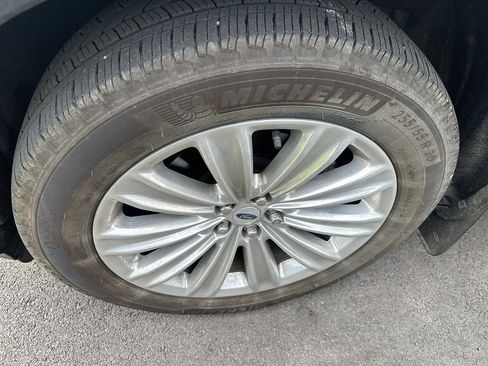 Used 2023 Ford Explorer Limited w/ Limited Technology Package image 7