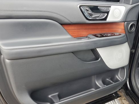 Used 2022 Lincoln Navigator Reserve image 10