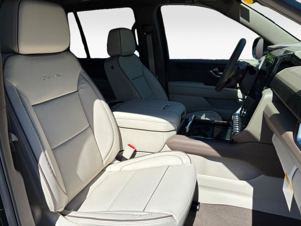 New 2026 GMC Yukon Denali w/ Sun & Power Step Package AWD/4WD image 28