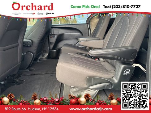 Used 2023 Chrysler Pacifica Touring image 20