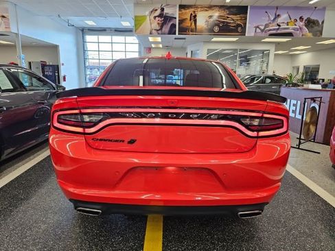 Used 2019 Dodge Charger SXT w/ Driver Confidence Group image 5