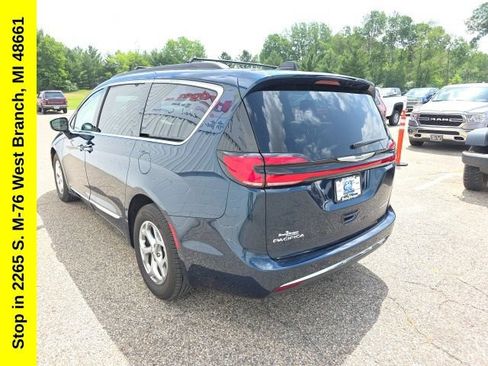 Used 2023 Chrysler Pacifica Limited FWD image 10
