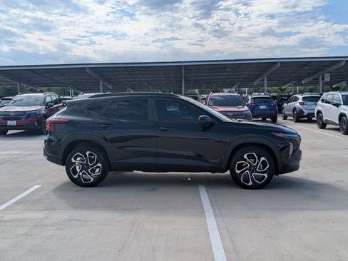 Used 2025 Chevrolet Trax RS w/ Sunroof Package FWD image 6