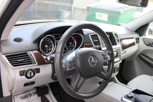 Used 2014 Mercedes-Benz ML 350 BlueTEC 4MATIC w/ Premium 1 Package image 9