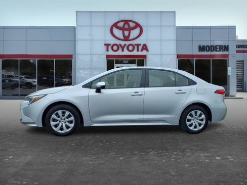 Used 2024 Toyota Corolla LE FWD image 2