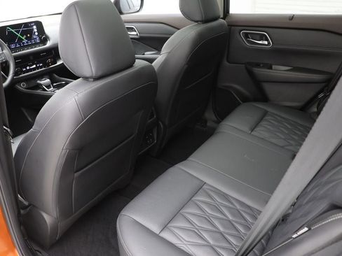 Used 2021 Nissan Rogue Platinum image 11