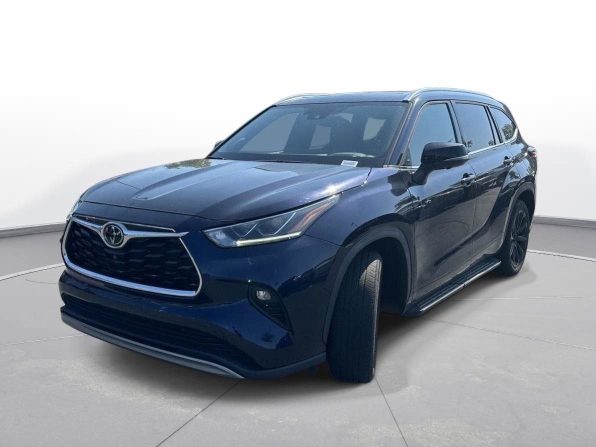 Used 2023 Toyota Highlander Platinum FWD image 2