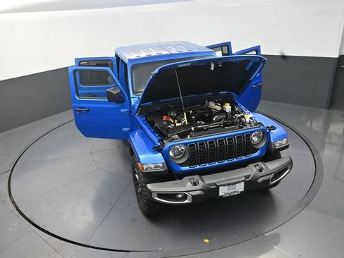Used 2025 Jeep Gladiator Sport AWD/4WD image 30