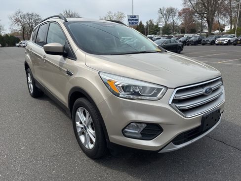 Used 2017 Ford Escape SE w/ Equipment Group 201A image 5