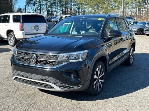 Used 2023 Volkswagen Taos SE image 3