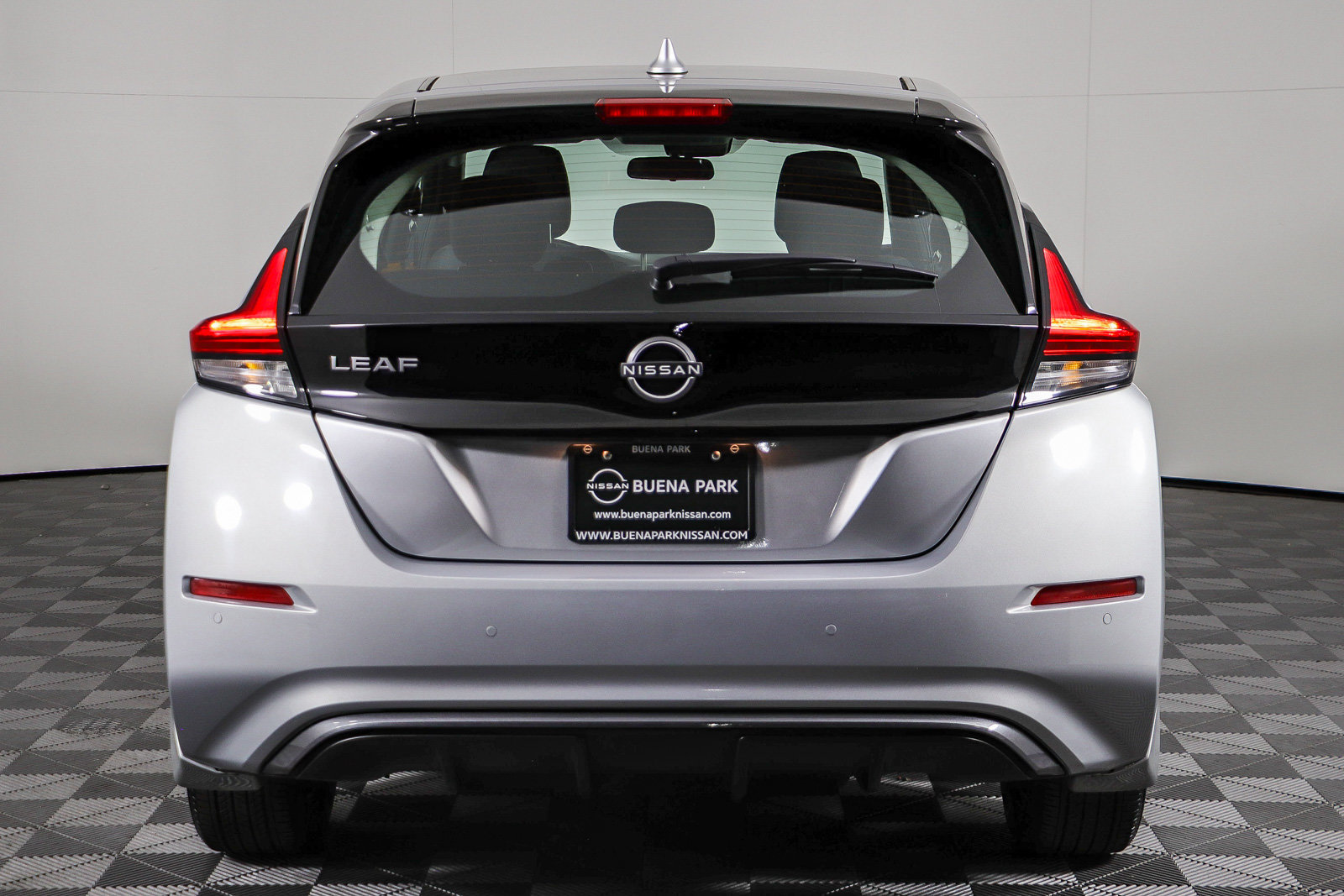 Used 2025 Nissan Leaf S FWD image 7
