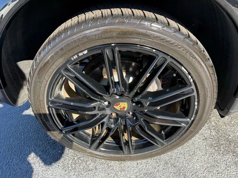 Used 2017 Porsche Cayenne image 28