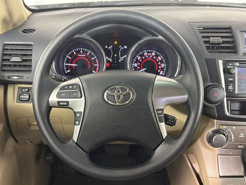Used 2013 Toyota Highlander Plus image 23