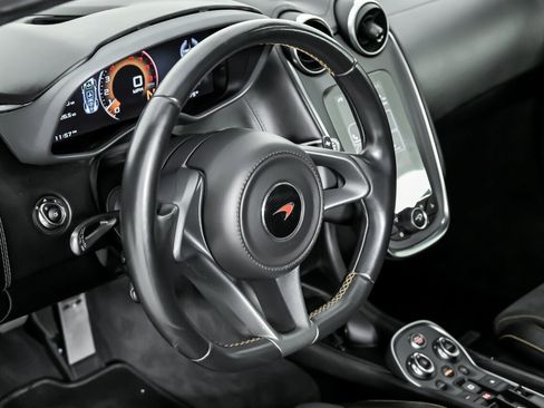 Used 2018 McLaren 570S Spider image 29