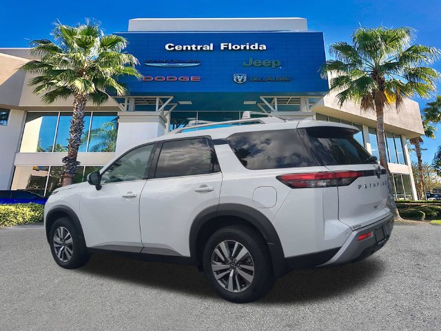 Used 2025 Nissan Pathfinder SL FWD image 7