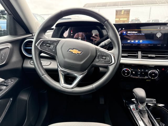 Used 2025 Chevrolet Trax LT w/ Driver Confidence Package FWD image 16