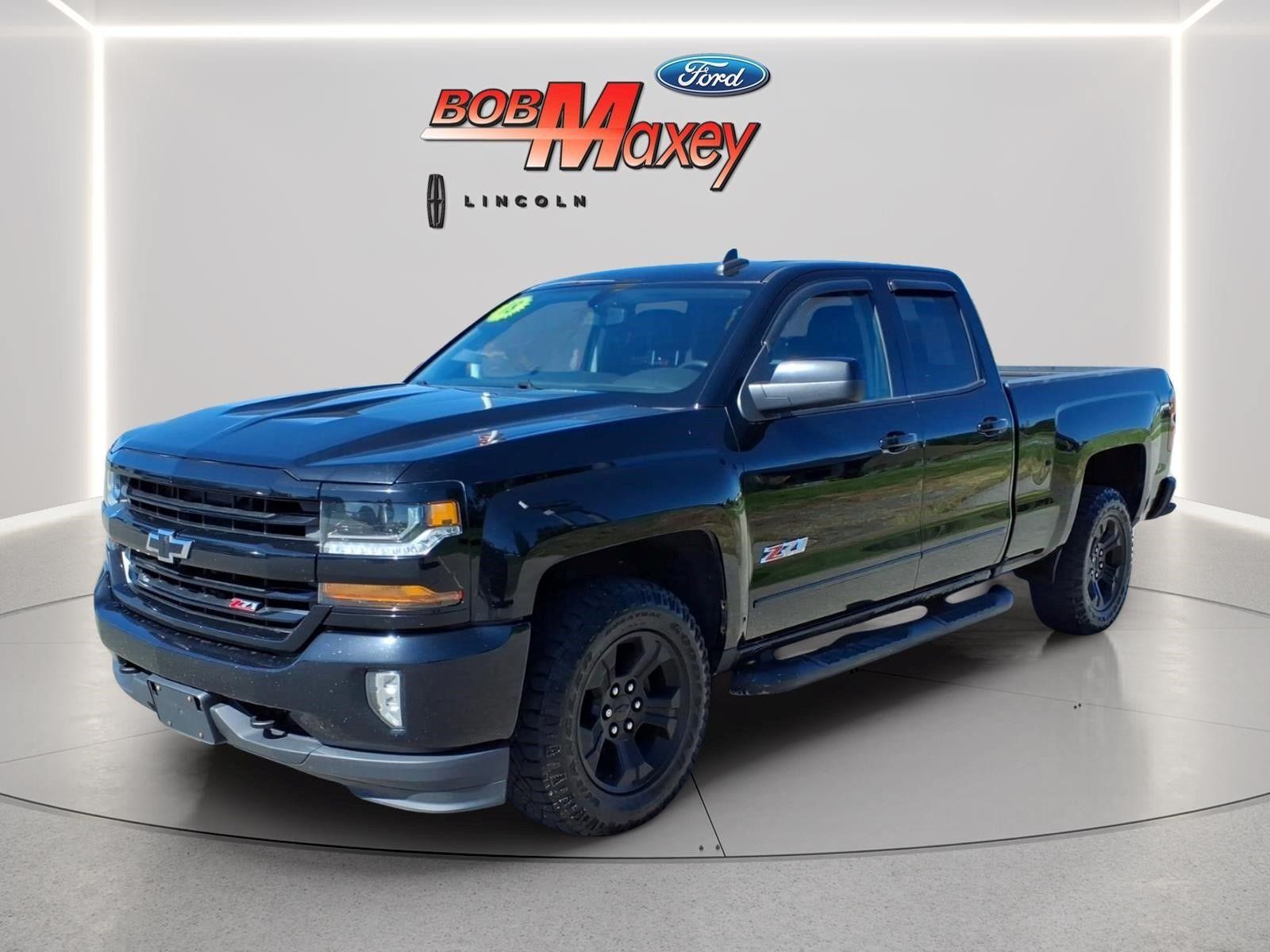 Used 2018 Chevrolet Silverado 1500 LT w/ Midnight Edition AWD/4WD image 1