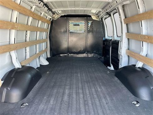 Used 2024 GMC Savana 2500 w/ Driver Convenience Package image 9