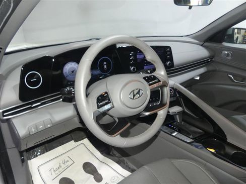 Used 2022 Hyundai Elantra SEL w/ Convenience + Premium Package FWD image 23