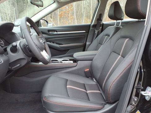 New 2025 Nissan Altima 2.5 SR image 9