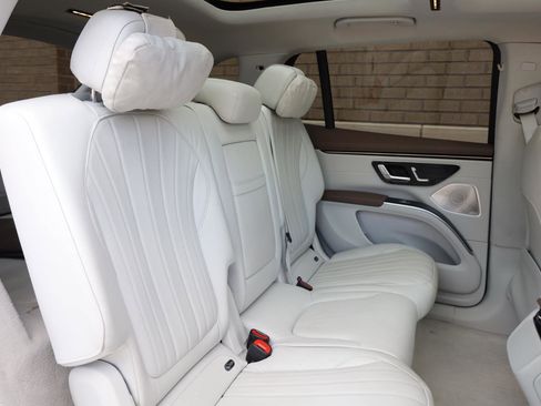 Used 2023 Mercedes-Benz EQS 580 4MATIC SUV image 25
