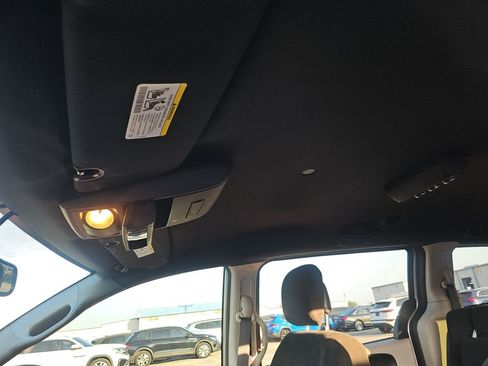 Used 2015 Dodge Grand Caravan SE FWD image 13
