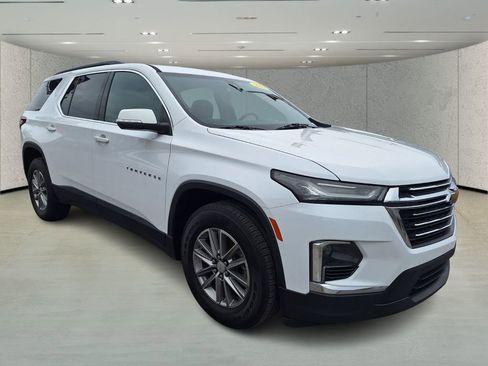 Used 2023 Chevrolet Traverse LT FWD image 7