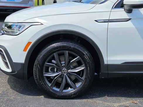 Certified 2024 Volkswagen Tiguan SE AWD/4WD image 14